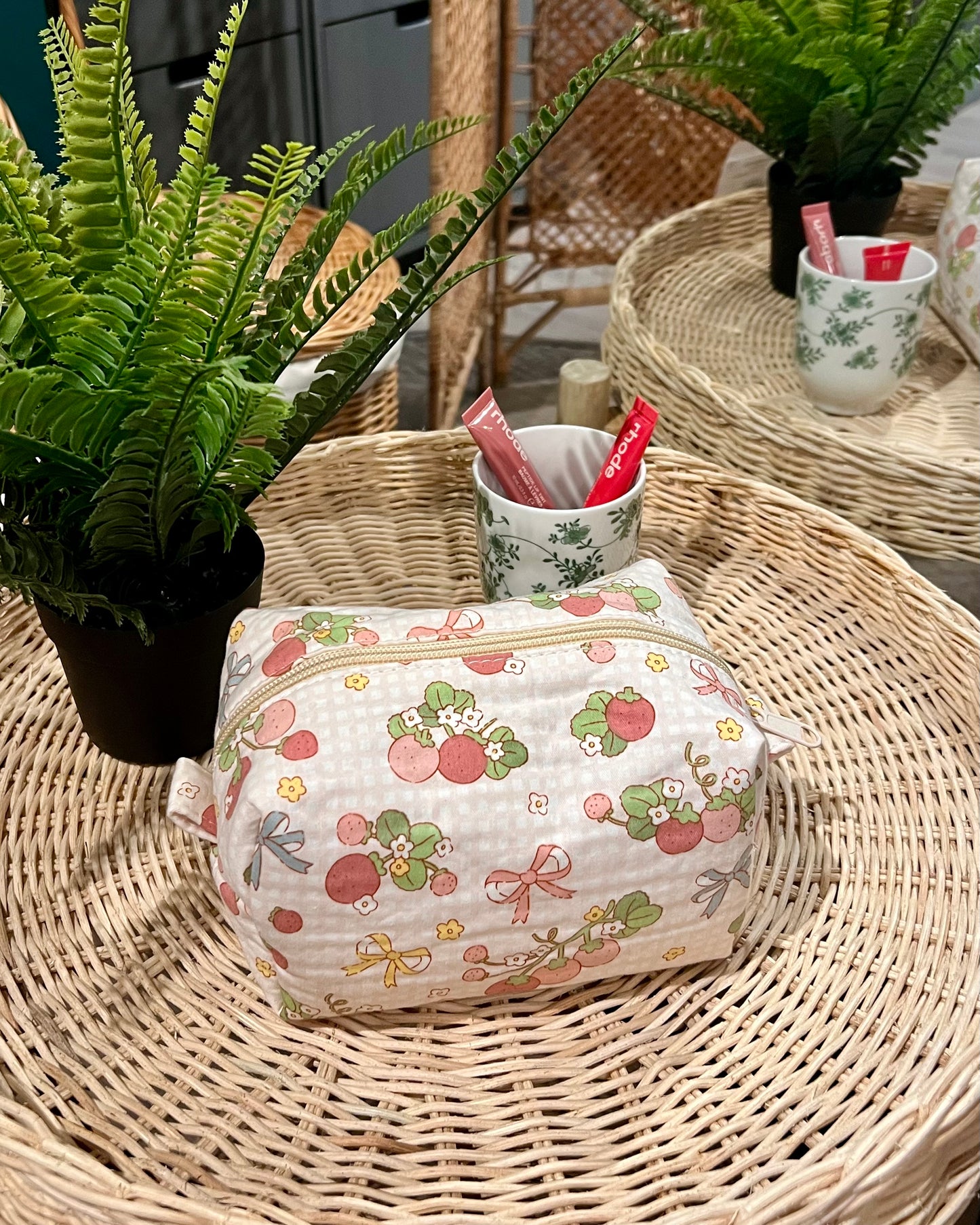 STRAWBERRY BLOSSOM POUCH